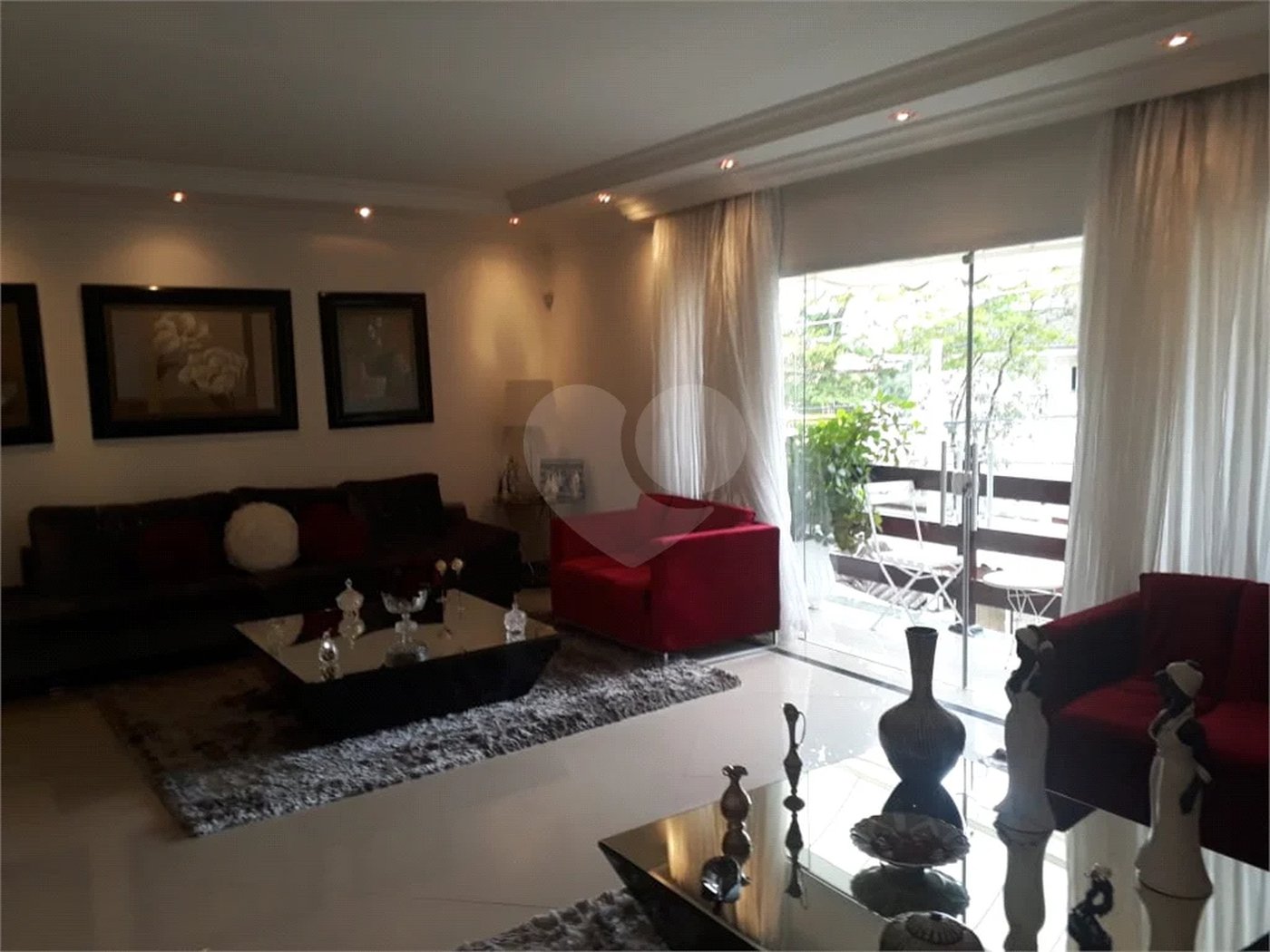 Sobrado à venda com 6 quartos, sendo 5 suítes, em Tremembé, São Paulo, SP