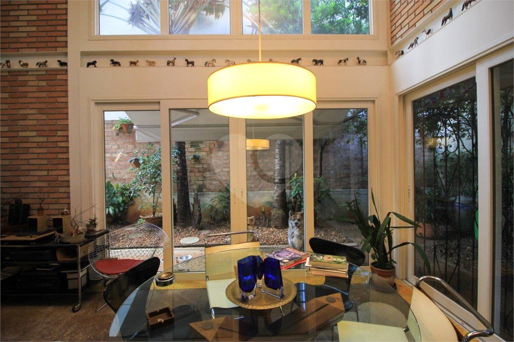 Casa à venda ou para alugar com 5 quartos, sendo 3 suítes, em Vila Madalena, São Paulo, SP