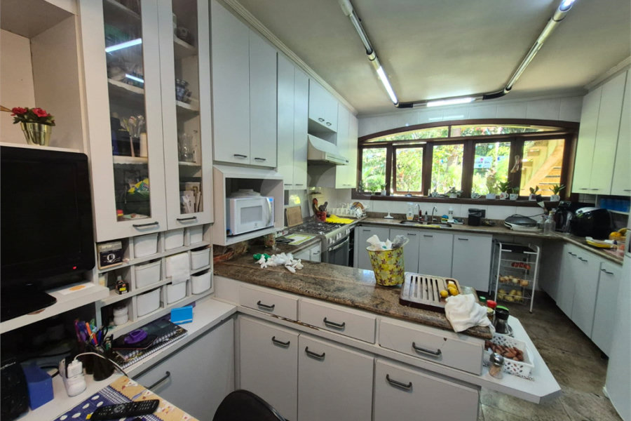 Casa à venda com 3 quartos, sendo 4 suítes, no condomínio Alpes da Cantareira, Mairiporã - SP