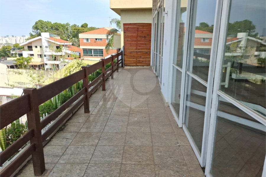 Casa à venda com 4 quartos, sendo 3 suítes, em Jardim São Bento, São Paulo, SP