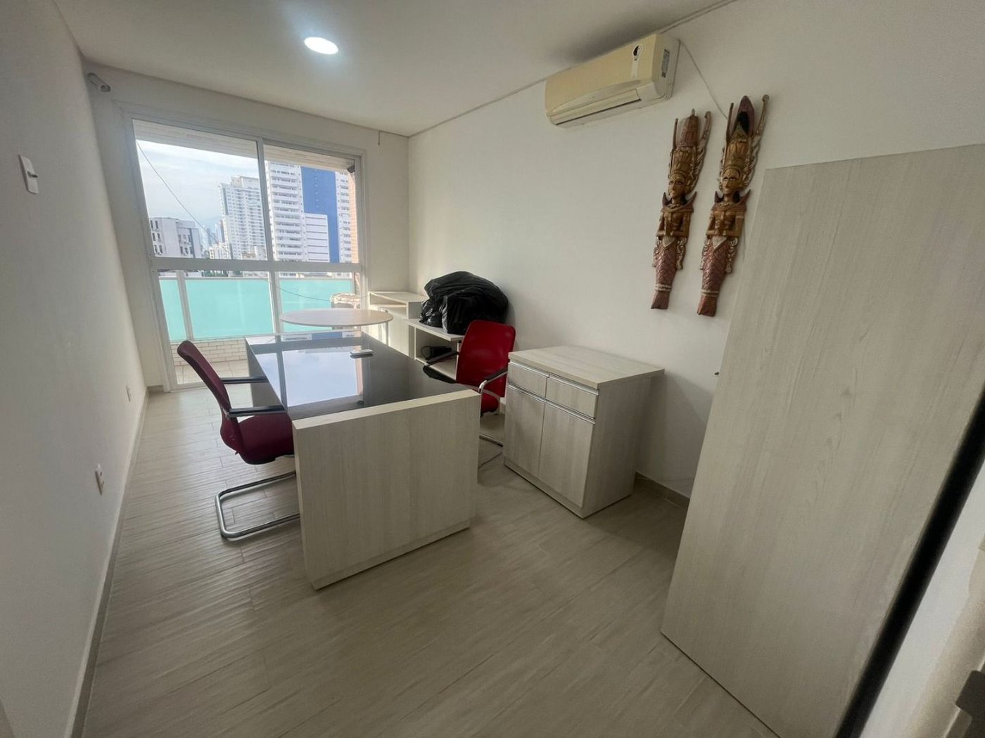 Sala Comercial para Locação Anual no Helbor Offices Santos | Moderna, Mobiliada e Pronta para Uso