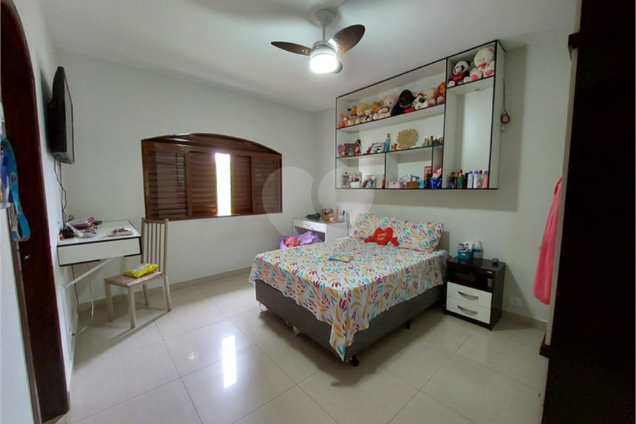 Casa à venda com 5 quartos, sendo 3 suítes, no Centro, Mairiporã, SP