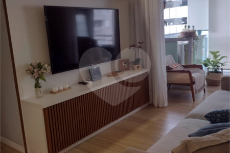 Apartamento à venda com 3 quartos, sendo 1 suíte,  em Campo Grande, São Paulo, SP
