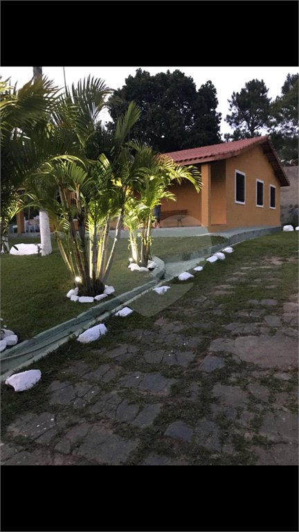 Chácara à venda com 4 quartos, sendo 1 suíte,  em Parque dos Jacarandás, Arujá, SP