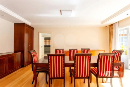 Casa à venda com 4 suítes em Jardim Leonor, São Paulo, SP