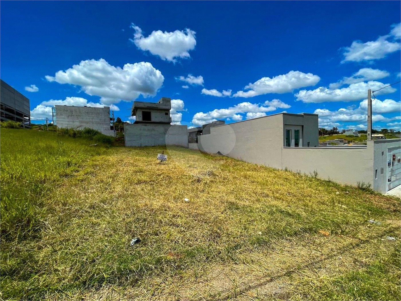 Terreno à venda no condomínio Residencial Jardins da Catalunha, Atibaia - SP
