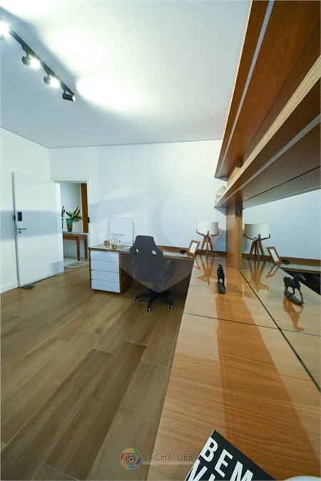 Indaiatuba - SP - Condomínio Helvetia Park - 490 m² Terreno - Sobrado com 307 m² de Área Construída - Escritório com móveis planejados - Sala de estar e jantar ampla e integradas - Cozinha planejada completa, com eletrodomésticos (cooktop, forno, coifa, geladeira, microondas) - Lavanderia