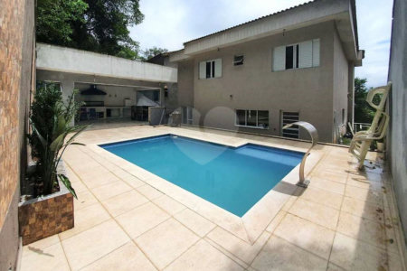 Casa de Alto Padrão à Venda e Locação - Condomínio Vila Verde