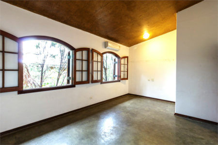 Casa à venda com 4 quartos, sendo 1 suíte, em Jardim das Bandeiras, São Paulo, SP
