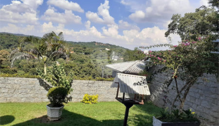 Casa à venda com 3 quartos, sendo 1 suíte,  no condomínio Iara Branca, Mairiporã - SP