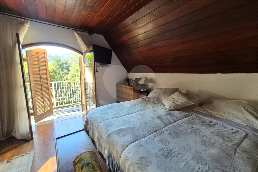 Sobrado à venda com 4 suítes em Serra da Cantareira, Mairiporã, SP