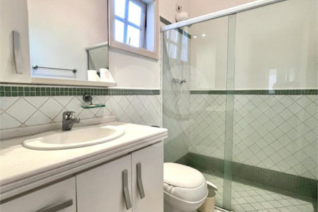 Casa à venda com 5 quartos, sendo 3 suítes, no condomínio Santa Teresa 1, Vinhedo - SP