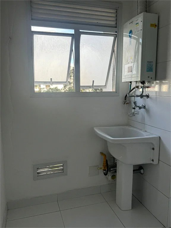 Apartamento para alugar com 3 quartos, sendo 1 suíte, em Parque Reboucas, São Paulo, SP