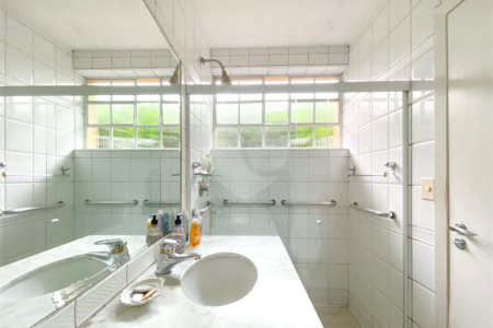 Casa de Vila à venda com 5 quartos, sendo 4 suítes, em Chácara Santo Antônio, São Paulo, SP