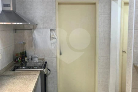 Casa à venda com 3 quartos, sendo 1 suíte, no condomínio Villa Sorrentina, São Paulo - SP