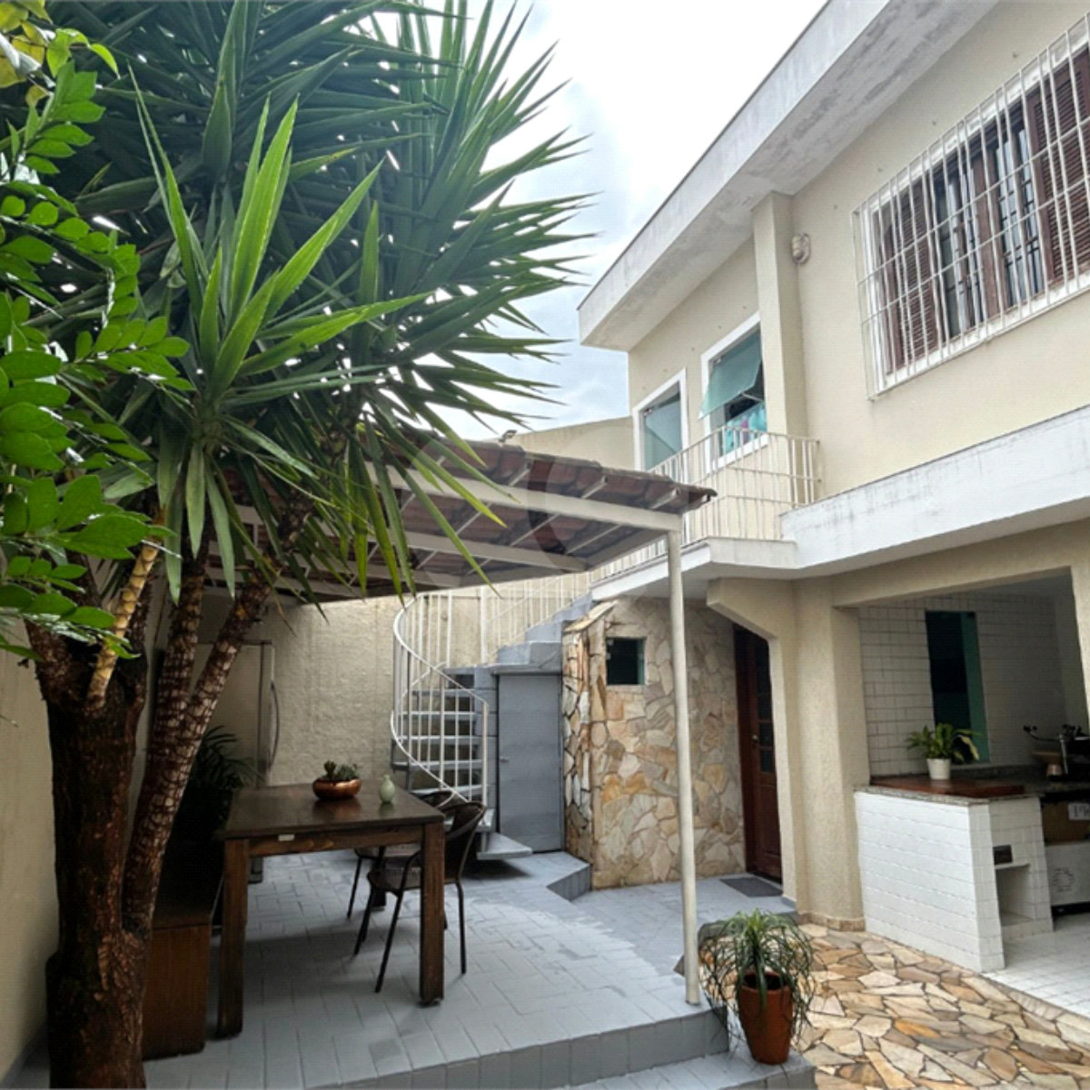 Casa à venda com 3 quartos, sendo 1 suíte, em Vila Cordeiro, São Paulo, SP