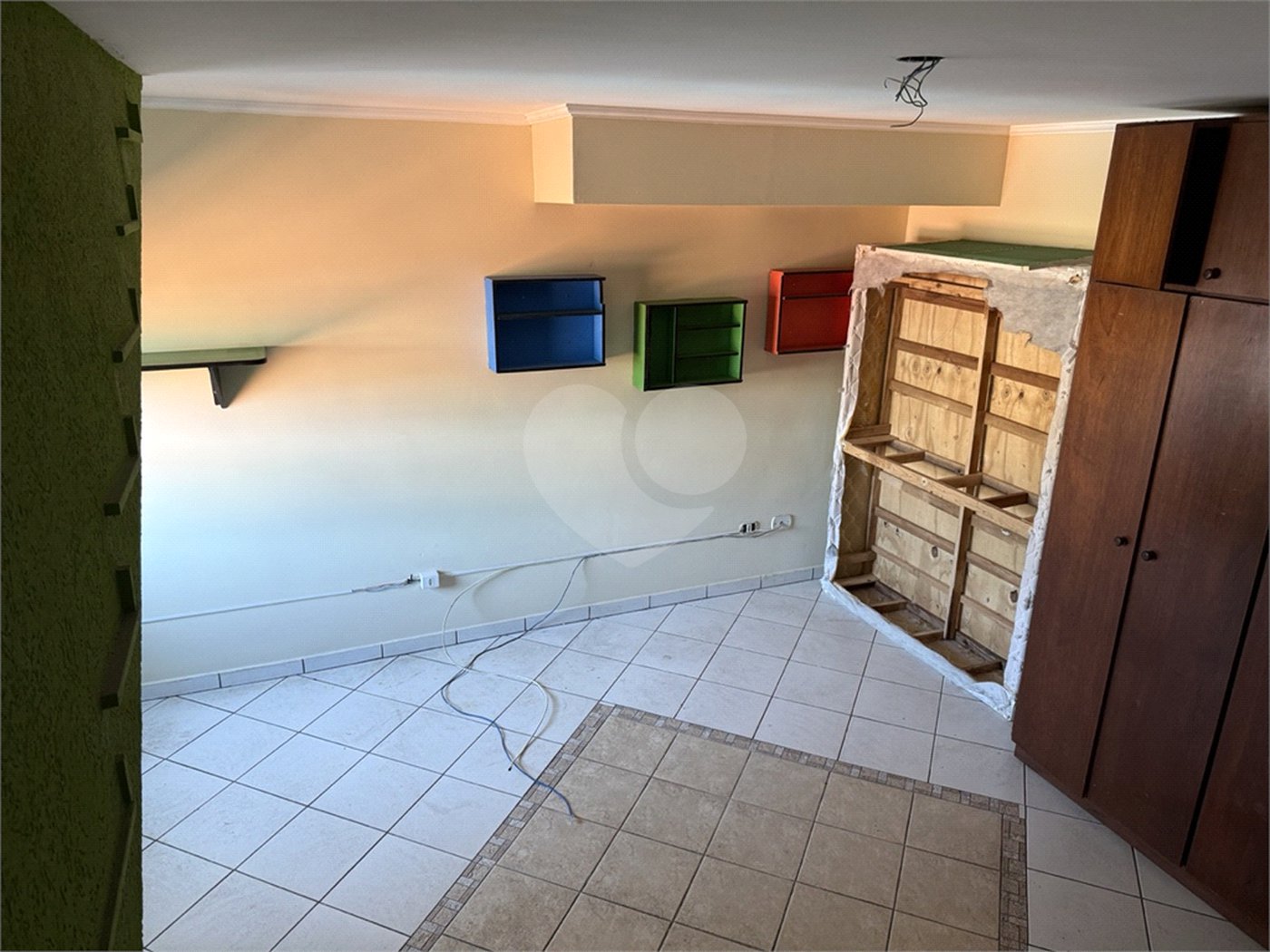 Sobrado à venda com 4 quartos, sendo 1 suíte, em Tremembé, São Paulo, SP