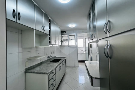 Apartamento à venda com 3 quartos, sendo 1 suíte, em Santa Cecília, São Paulo, SP