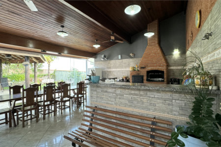 Casa à venda com 4 quartos, sendo 3 suítes, no condomínio Terras de Mont Serrat, Salto - SP