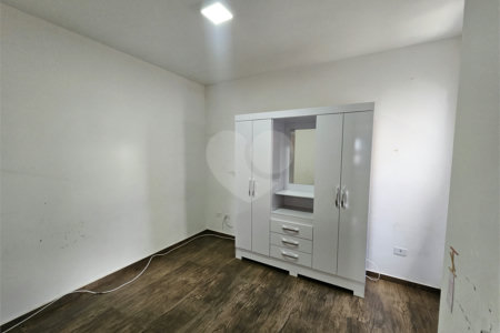 Sobrado à venda com 3 quartos, sendo 1 suíte,  em Vila Nivi, São Paulo, SP