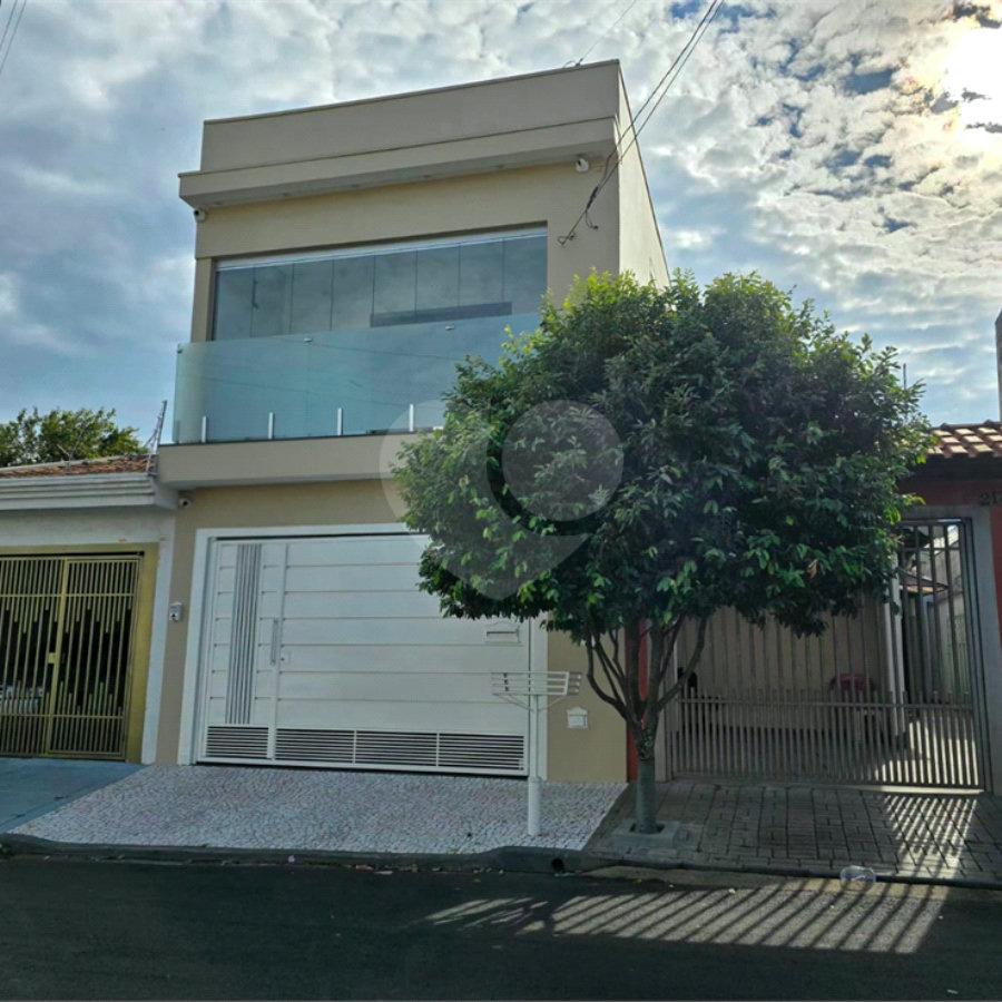 Sobrado 3 quartos 1 suíte e área de lazer