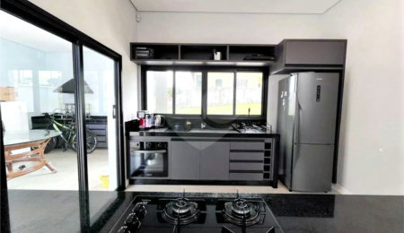 Casa à venda com 3 suítes no condomínio Ninho Verde II, Pardinho - SP