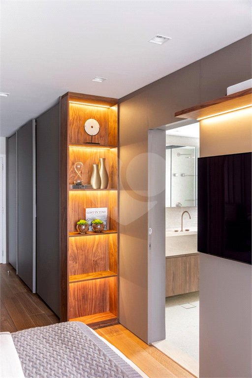 Apartamento à venda com 4 quartos, sendo 2 suítes,  em Vila Mariana, São Paulo, SP