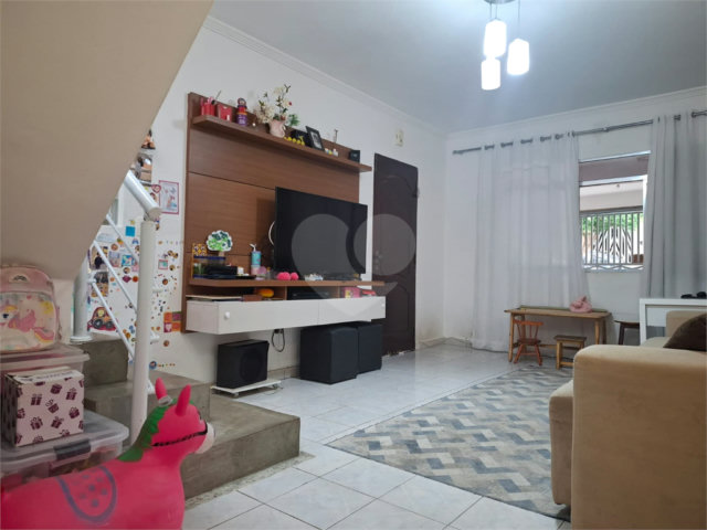 Sobrado à venda com 3 quartos, sendo 1 suíte,  em Jardim Felicidade, São Paulo, SP