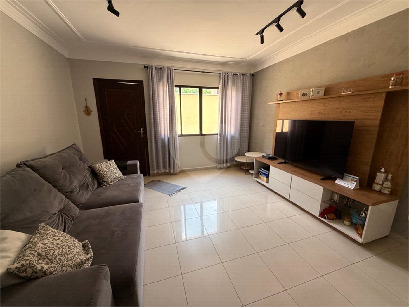 Casa à venda com 3 quartos, sendo 1 suíte, no condomínio Felipe, São Paulo - SP