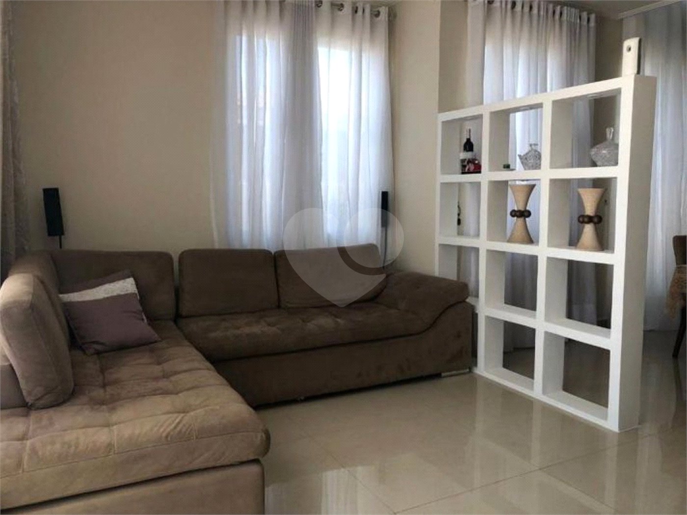 Casa à venda com 4 quartos, sendo 2 suítes, no condomínio Terras de São Francisco, Vinhedo - SP
