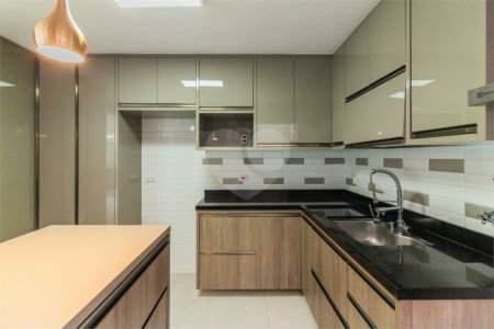 Casa à venda com 3 quartos, sendo 2 suítes,  no condomínio Sagres, São Paulo - SP