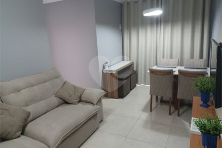 Apartamento à venda com 2 quartos, sendo 1 suíte,  em Jardim Flor da Montanha, Guarulhos, SP