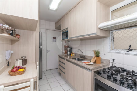 Apartamento à venda com 3 quartos, sendo 1 suíte, em Vila Sofia, São Paulo, SP