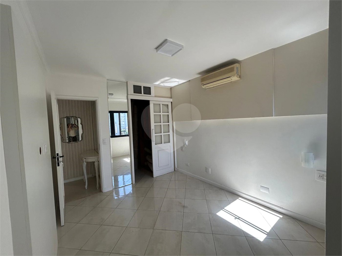 Apartamento para alugar com 3 quartos, sendo 1 suíte,  em Pinheiros, São Paulo, SP