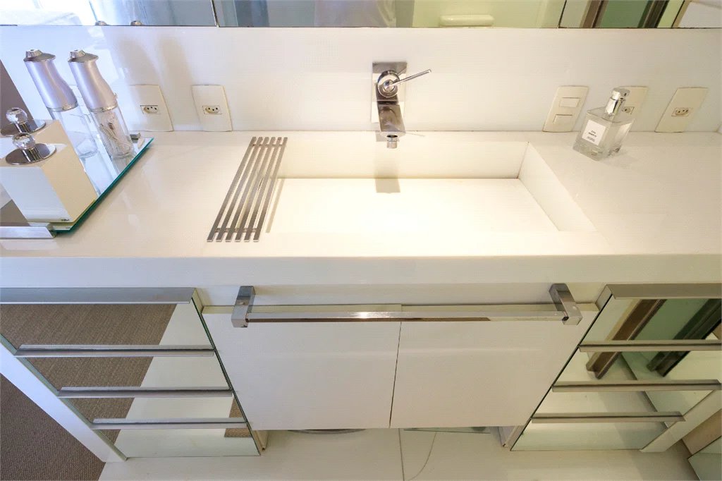 Apartamento à venda com 3 suítes em Cidade Monções, São Paulo, SP