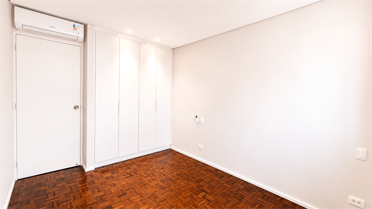 Apartamento à venda com 3 quartos, sendo 1 suíte, em Jardim Paulista, São Paulo, SP