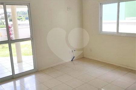 Casa à venda ou para alugar com 3 suítes no condomínio Residencial Jardim das Palmeiras, Vinhedo - SP