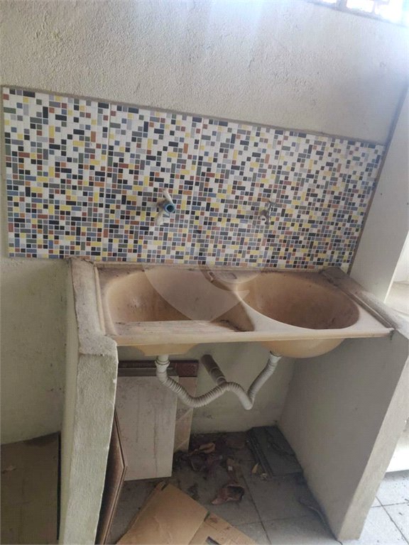 Sobrado à venda com 4 quartos em Jardim Limoeiro, São José dos Campos, SP