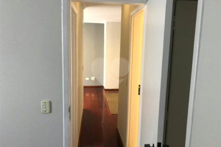 Apartamento à venda com 2 quartos, sendo 1 suíte,  em Vila Olímpia, São Paulo, SP