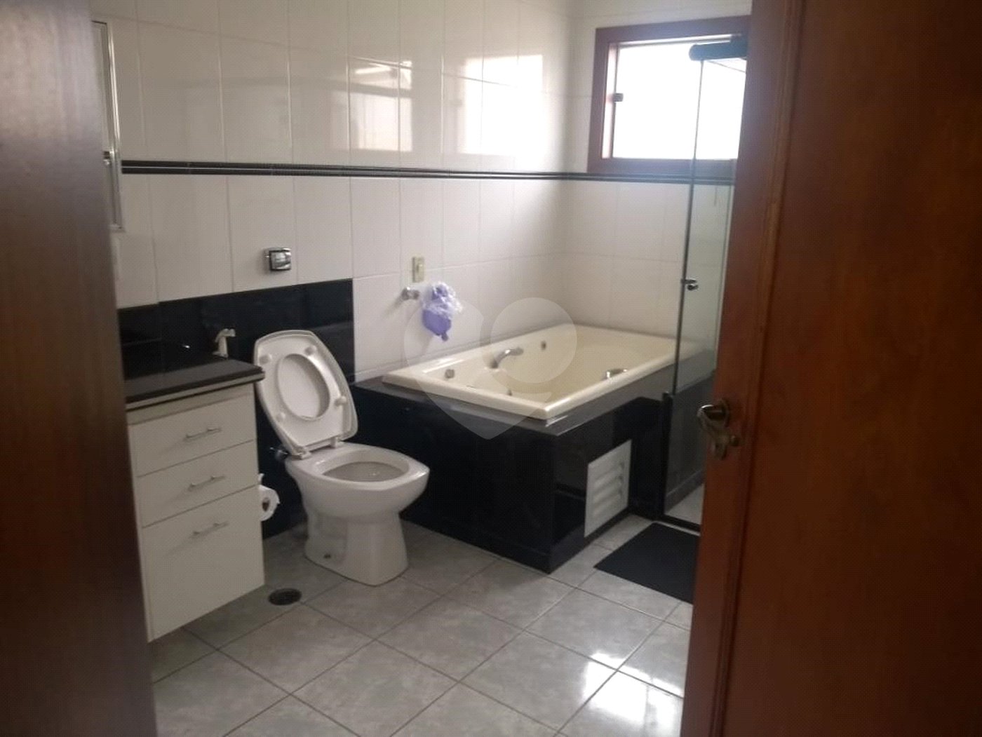 Sobrado à venda com 4 quartos, sendo 2 suítes,  em Jardim Eltonville, Sorocaba, SP