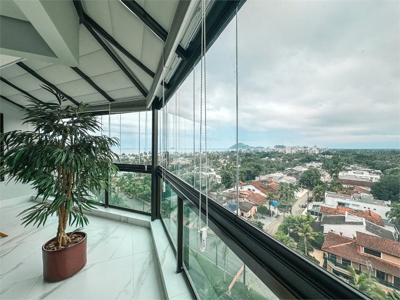 Cobertura à venda com 4 quartos, sendo 2 suítes,  em Riviera de São Lourenço, Bertioga, SP