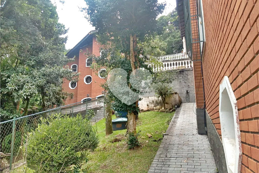 Casa à venda com 5 quartos, sendo 4 suítes, em Roseira, Mairiporã, SP