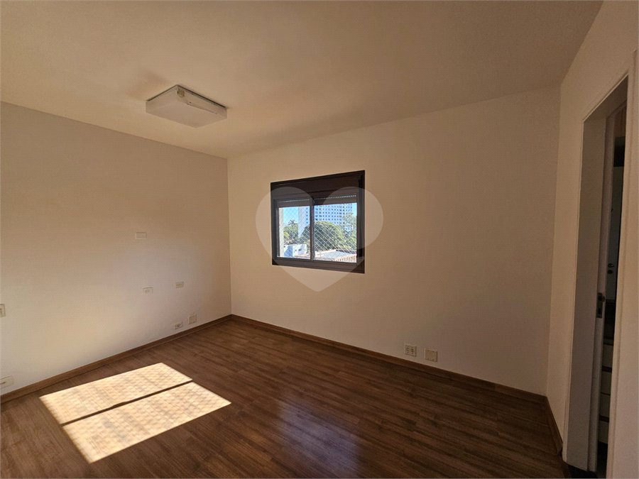 Apartamento para alugar com 3 quartos, sendo 1 suíte, em Alto da Boa Vista, São Paulo, SP