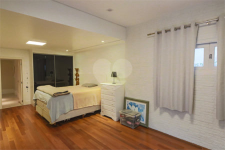 Casa à venda com 6 suítes em Jardim Cordeiro, São Paulo, SP