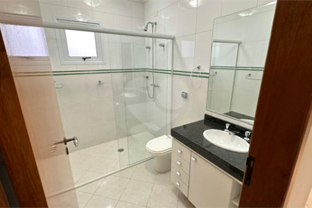 Casa à venda com 4 quartos, sendo 3 suítes, em Vila Galvão, Guarulhos, SP