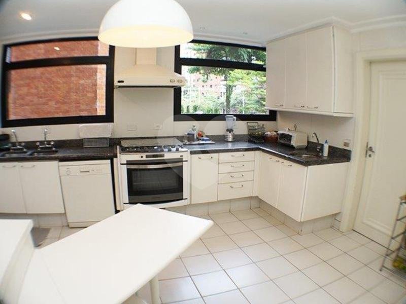 Apartamento à venda ou para alugar com 4 suítes em Moema, São Paulo, SP