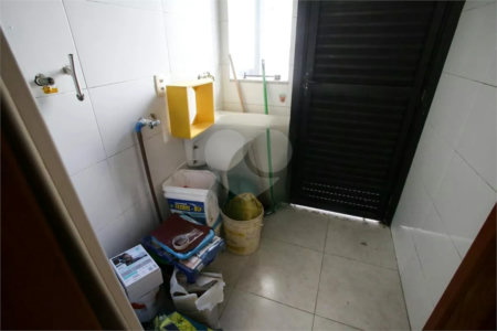 Casa à venda com 4 quartos, sendo 3 suítes, no condomínio Lícia de Alvarenga, Rio de Janeiro - RJ