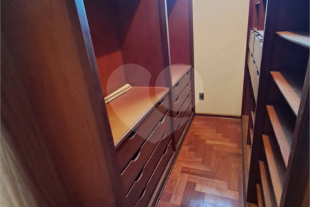 Sobrado à venda com 3 suítes em Nossa Senhora Aparecida, Paulínia, SP