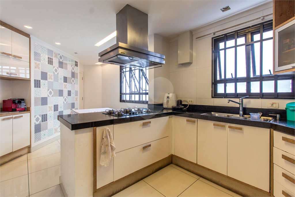 Apartamento à venda com 4 quartos, sendo 2 suítes,  em Vila Mariana, São Paulo, SP