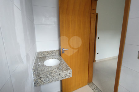 Casa térrea em Atibaia com 3 suítes, sala 2 ambientes, 2 vagas garagem, excelente localização, pronta para morar
